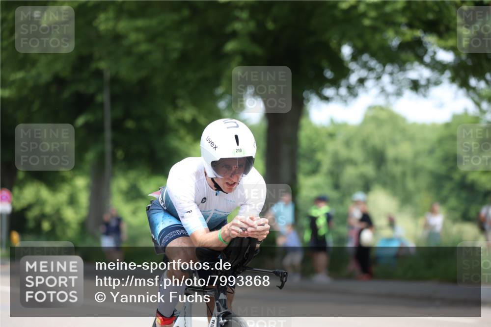 15.06.2025 - 7 Türme Triathlon Yannick Fuchs http://msf.ph/oto/7993868 15.06.2025 12:08:01 Radfahren 210, 295 meine-sportfotos.de