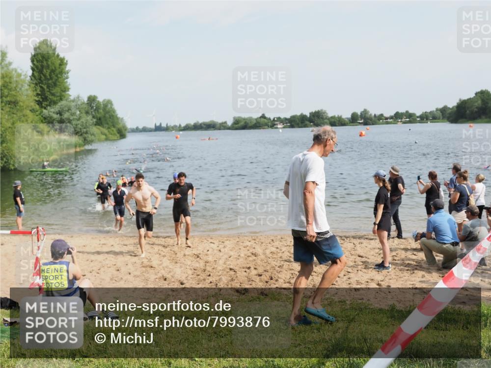 21.06.2025 - 27. Vierlanden-Triathlon MichiJ http://msf.ph/oto/7993876 15.06.2026 09:55:49 Schwimmen 273, 280, 283, 300, 303, 308, 322, 331, 338 meine-sportfotos.de