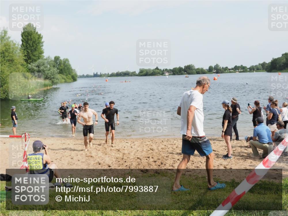 21.06.2025 - 27. Vierlanden-Triathlon MichiJ http://msf.ph/oto/7993887 15.06.2026 09:55:50 Schwimmen 273, 280, 283, 300, 303, 308, 322, 331, 338 meine-sportfotos.de
