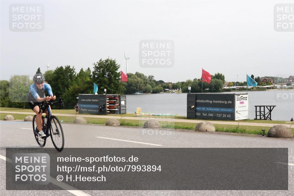 15.06.2025 - 27. Vierlanden-Triathlon H.Heesch http://msf.ph/oto/7993894 15.06.2025 11:18:28 Radfahren 219, 750 meine-sportfotos.de