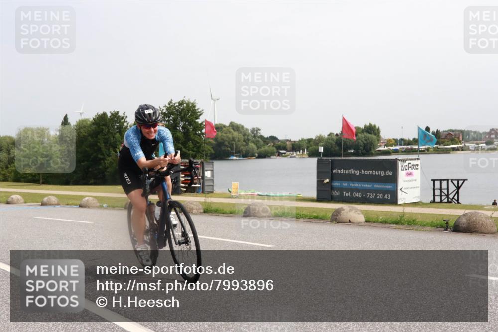 15.06.2025 - 27. Vierlanden-Triathlon H.Heesch http://msf.ph/oto/7993896 15.06.2025 11:18:28 Radfahren 219, 750 meine-sportfotos.de
