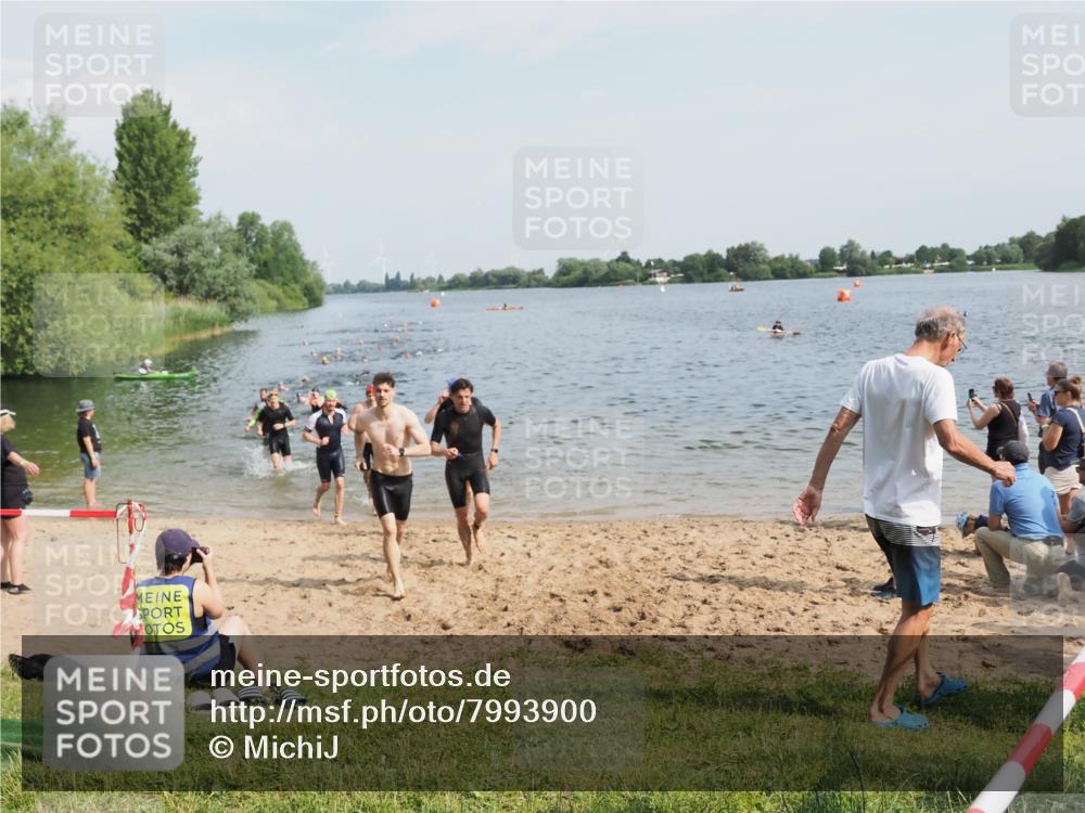 21.06.2025 - 27. Vierlanden-Triathlon MichiJ http://msf.ph/oto/7993900 15.06.2026 09:55:50 Schwimmen 273, 280, 283, 300, 303, 308, 322, 331, 338 meine-sportfotos.de