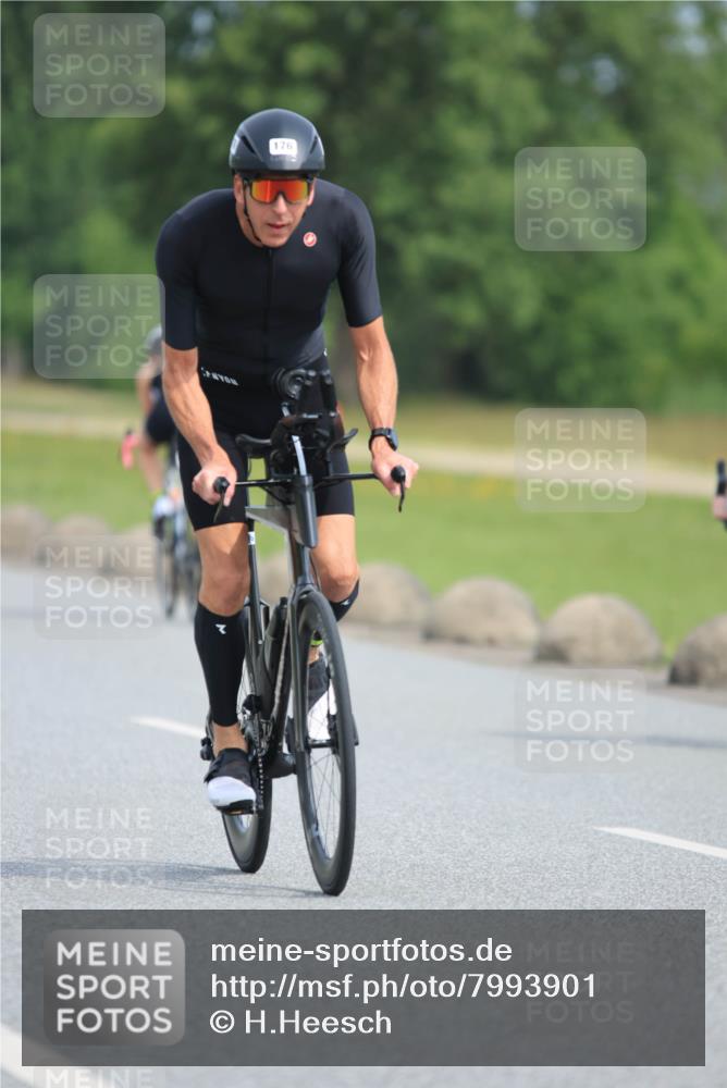 15.06.2025 - 27. Vierlanden-Triathlon H.Heesch http://msf.ph/oto/7993901 15.06.2025 10:27:23 Radfahren 165, 176, 492, 522, 549, 594, 628 meine-sportfotos.de