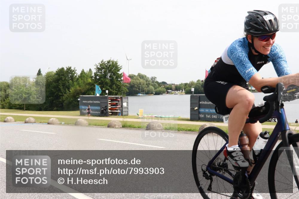 15.06.2025 - 27. Vierlanden-Triathlon H.Heesch http://msf.ph/oto/7993903 15.06.2025 11:18:29 Radfahren 219, 750 meine-sportfotos.de