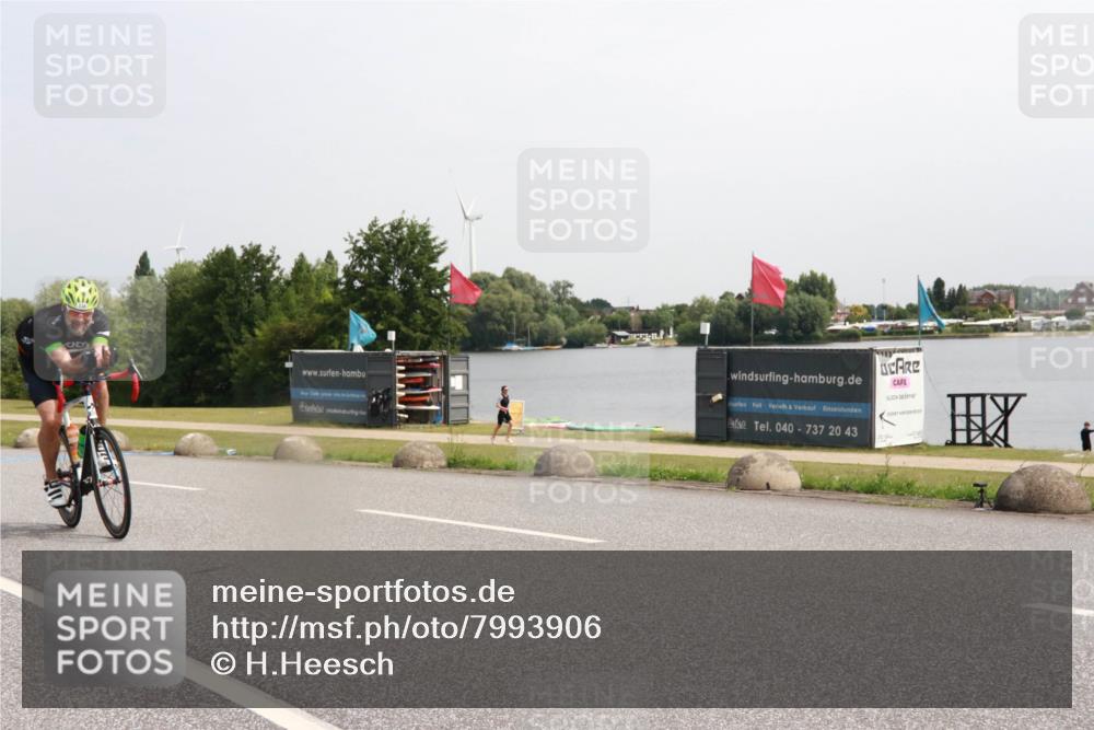 15.06.2025 - 27. Vierlanden-Triathlon H.Heesch http://msf.ph/oto/7993906 15.06.2025 11:18:31 Radfahren 219, 236, 750 meine-sportfotos.de