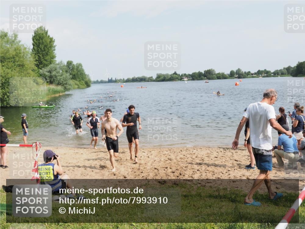 21.06.2025 - 27. Vierlanden-Triathlon MichiJ http://msf.ph/oto/7993910 15.06.2026 09:55:50 Schwimmen 273, 280, 283, 300, 303, 308, 322, 331, 338 meine-sportfotos.de