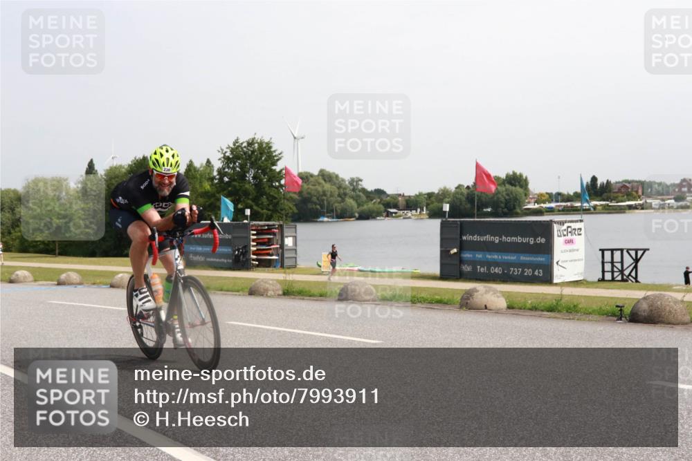 15.06.2025 - 27. Vierlanden-Triathlon H.Heesch http://msf.ph/oto/7993911 15.06.2025 11:18:32 Radfahren 219, 236, 750 meine-sportfotos.de