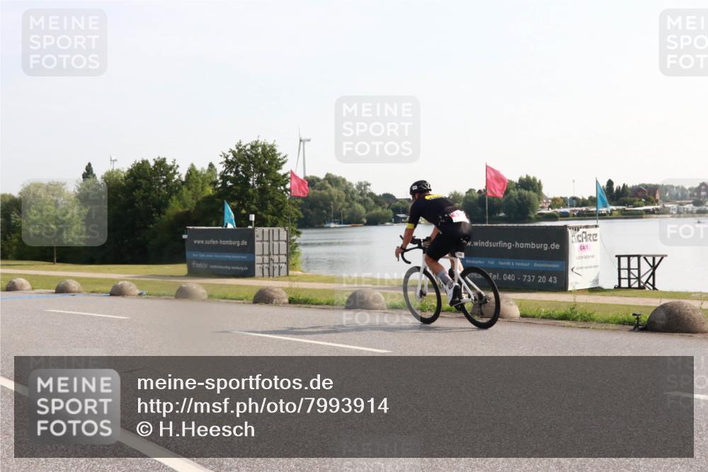 15.06.2025 - 27. Vierlanden-Triathlon H.Heesch http://msf.ph/oto/7993914 15.06.2025 09:02:34 Radfahren 133 meine-sportfotos.de