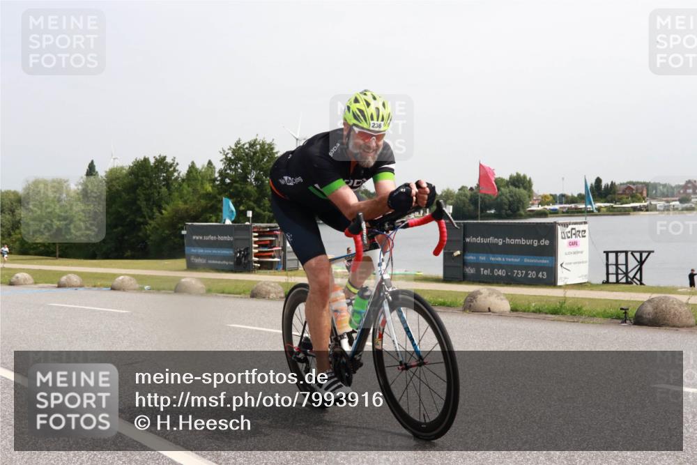 15.06.2025 - 27. Vierlanden-Triathlon H.Heesch http://msf.ph/oto/7993916 15.06.2025 11:18:32 Radfahren 219, 236, 750 meine-sportfotos.de