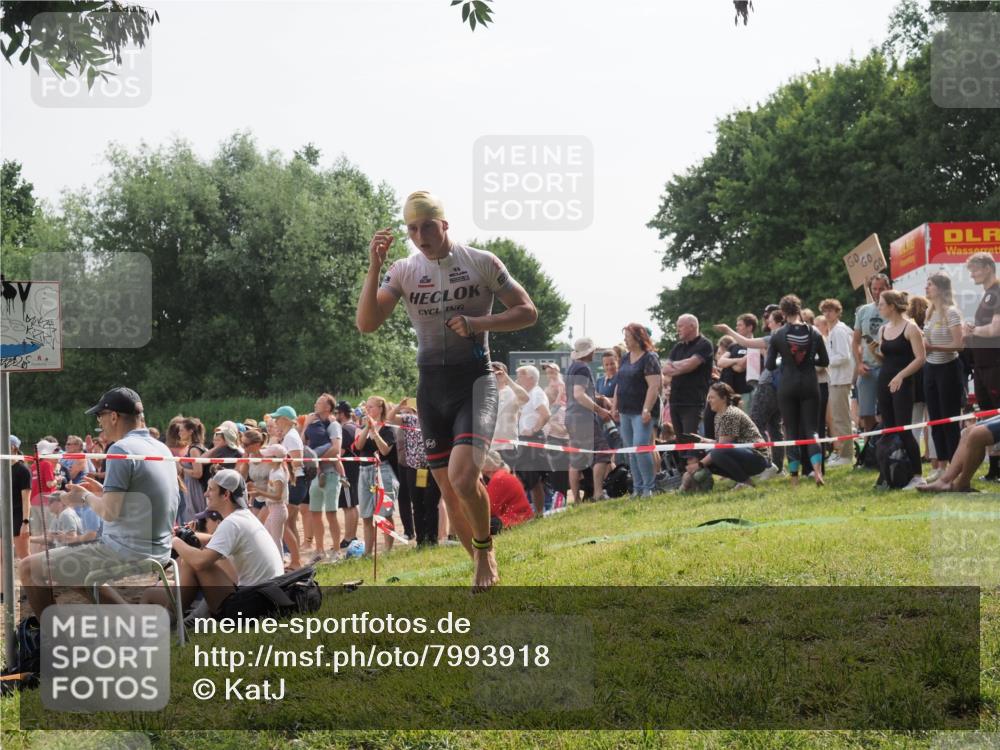 15.06.2025 - 27. Vierlanden-Triathlon KatJ http://msf.ph/oto/7993918 15.06.2025 09:54:33 Schwimmen 253, 255, 261, 262, 318, 342, 354 meine-sportfotos.de