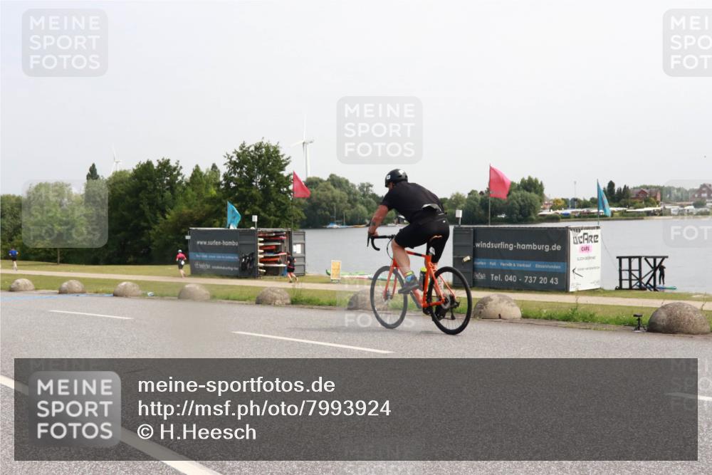 15.06.2025 - 27. Vierlanden-Triathlon H.Heesch http://msf.ph/oto/7993924 15.06.2025 11:19:22 Radfahren 151, 188, 783 meine-sportfotos.de