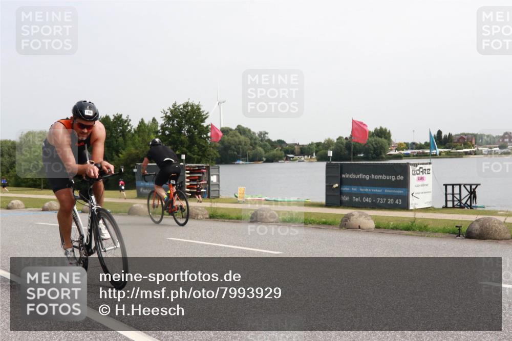 15.06.2025 - 27. Vierlanden-Triathlon H.Heesch http://msf.ph/oto/7993929 15.06.2025 11:19:22 Radfahren 151, 188, 783 meine-sportfotos.de