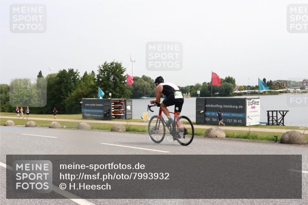 15.06.2025 - 27. Vierlanden-Triathlon H.Heesch http://msf.ph/oto/7993932 15.06.2025 11:19:29 Radfahren 172, 188, 784, 786 meine-sportfotos.de