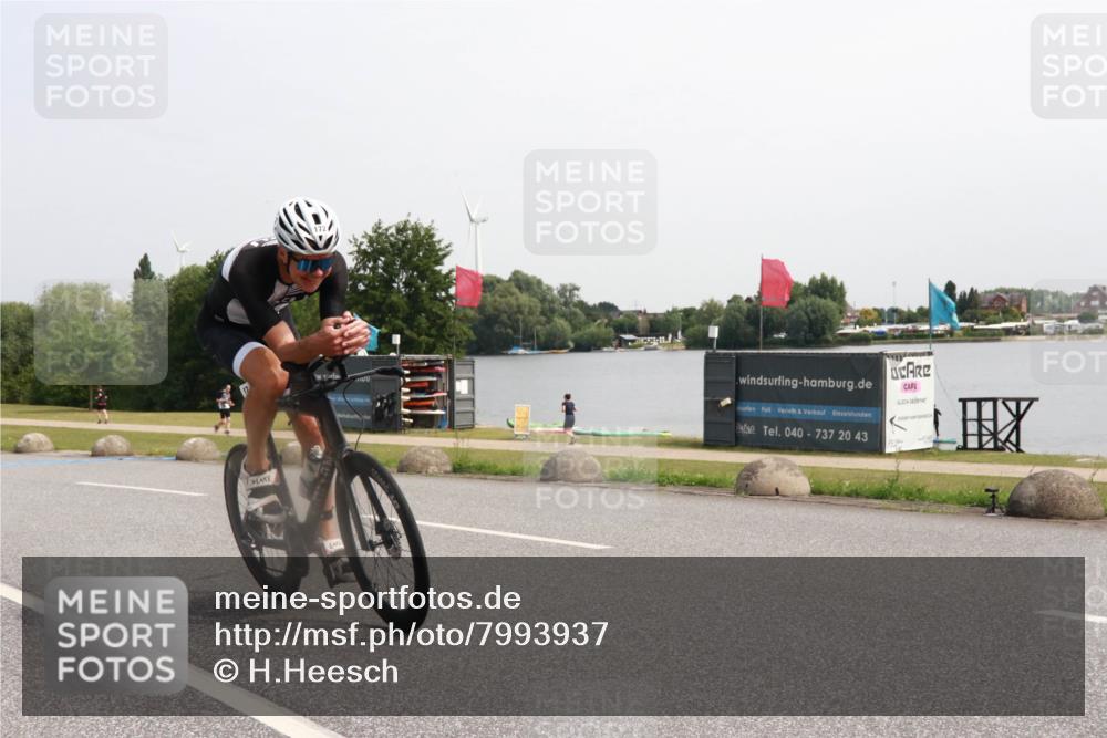 15.06.2025 - 27. Vierlanden-Triathlon H.Heesch http://msf.ph/oto/7993937 15.06.2025 11:19:31 Radfahren 172, 784, 786 meine-sportfotos.de