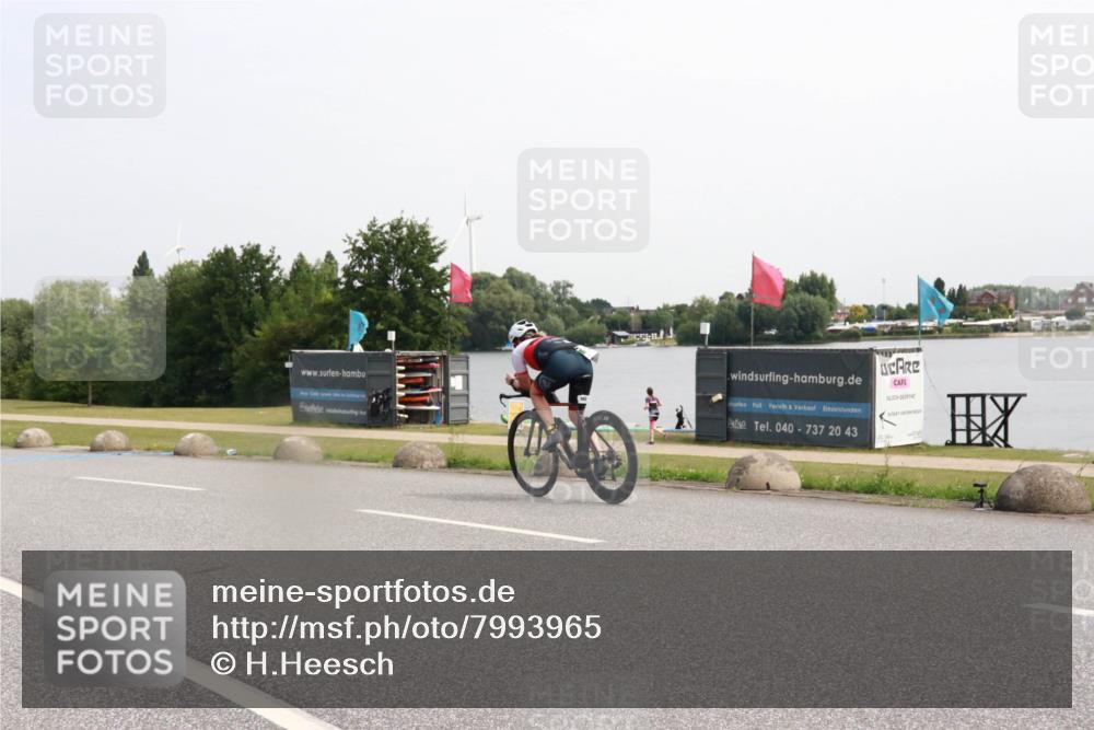 15.06.2025 - 27. Vierlanden-Triathlon H.Heesch http://msf.ph/oto/7993965 15.06.2025 11:19:53 Radfahren 196, 982 meine-sportfotos.de