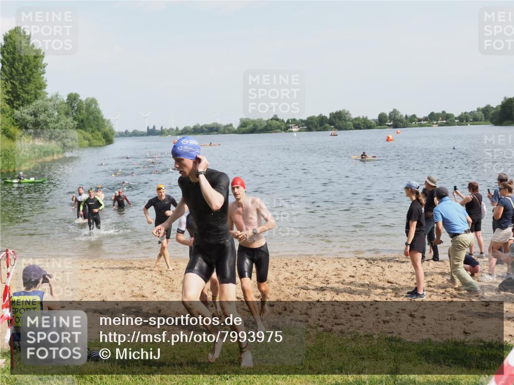 21.06.2025 - 27. Vierlanden-Triathlon MichiJ http://msf.ph/oto/7993975 15.06.2026 09:55:54 Schwimmen 280, 283, 303, 308, 310, 312, 322, 331, 338 meine-sportfotos.de