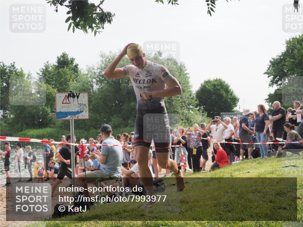 15.06.2025 - 27. Vierlanden-Triathlon KatJ http://msf.ph/oto/7993977 15.06.2025 09:54:33 Schwimmen 253, 255, 261, 262, 318, 342, 354 meine-sportfotos.de