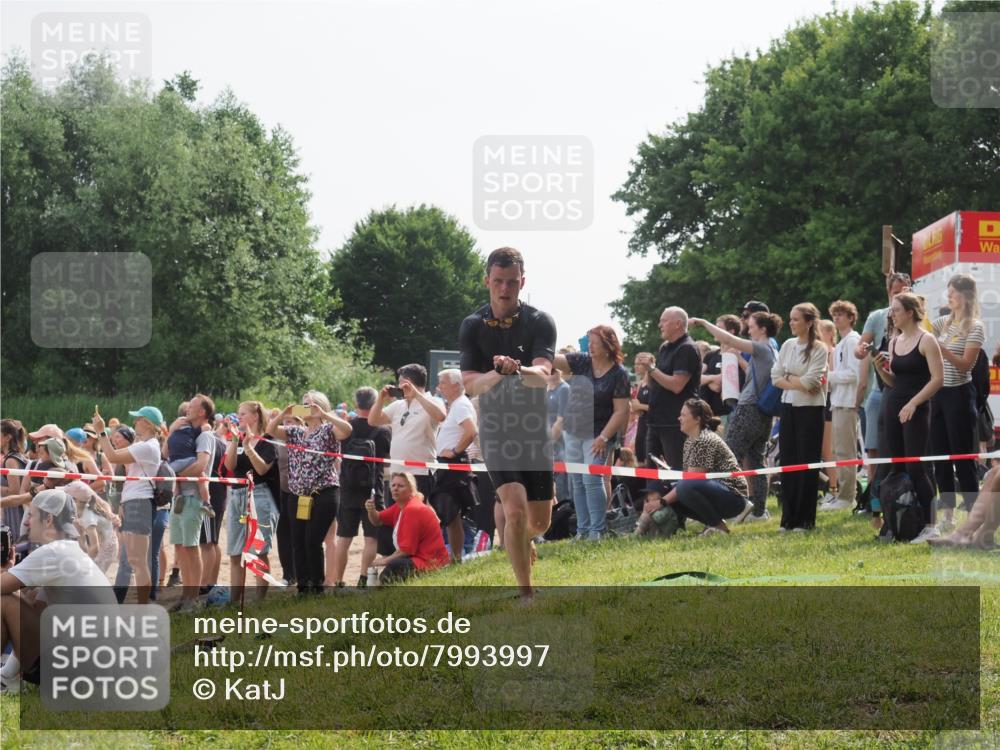 15.06.2025 - 27. Vierlanden-Triathlon KatJ http://msf.ph/oto/7993997 15.06.2025 09:54:36 Schwimmen 253, 255, 261, 262, 294, 318, 354 meine-sportfotos.de