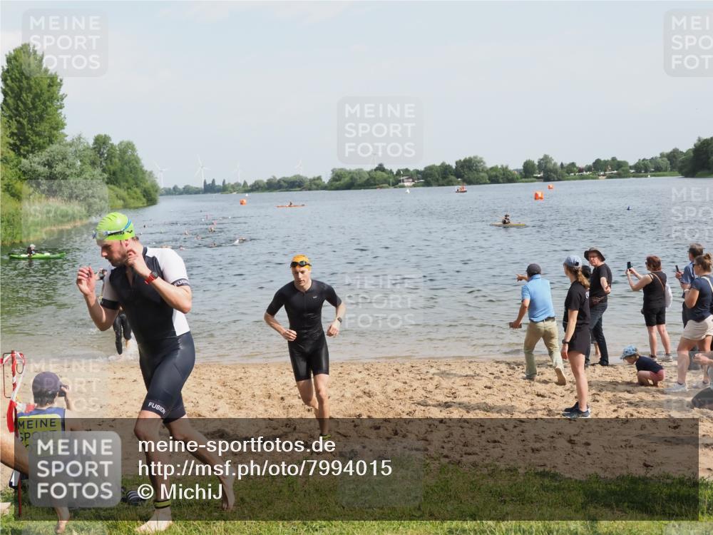 21.06.2025 - 27. Vierlanden-Triathlon MichiJ http://msf.ph/oto/7994015 15.06.2026 09:55:55 Schwimmen 280, 283, 308, 310, 312, 322, 331, 338 meine-sportfotos.de