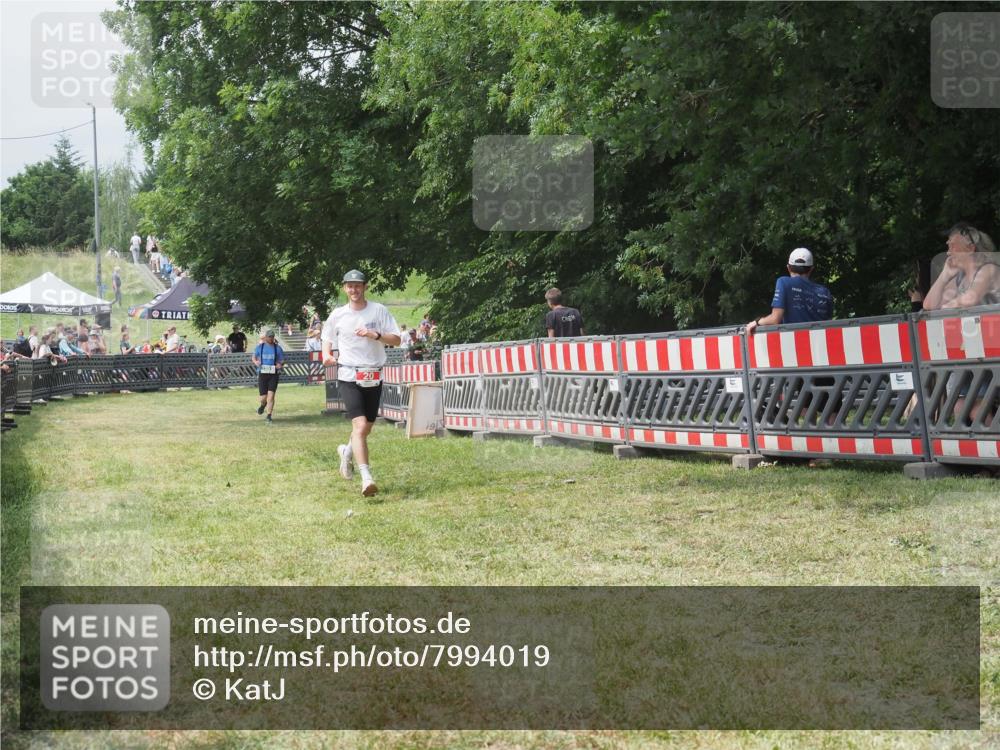 21.06.2025 - 27. Vierlanden-Triathlon KatJ http://msf.ph/oto/7994019 15.06.2025 12:41:33 Ziel 20, 753 meine-sportfotos.de