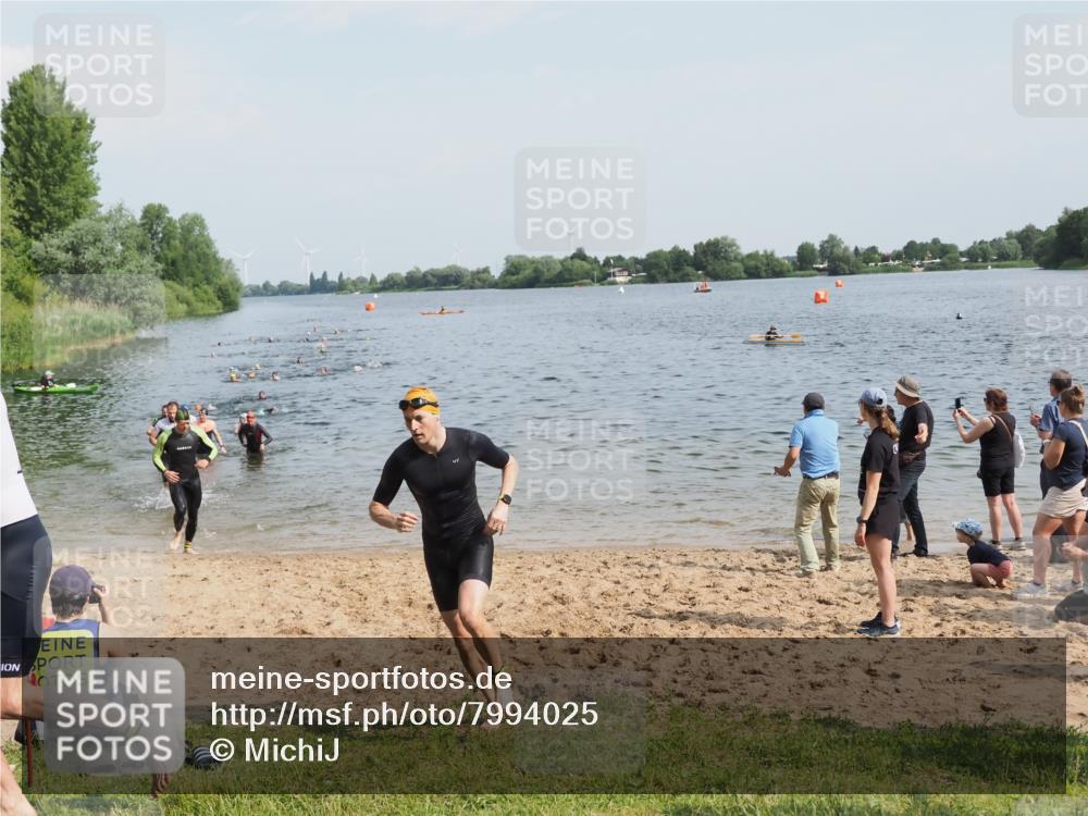 21.06.2025 - 27. Vierlanden-Triathlon MichiJ http://msf.ph/oto/7994025 15.06.2026 09:55:56 Schwimmen 280, 283, 308, 310, 312, 322, 331, 338 meine-sportfotos.de