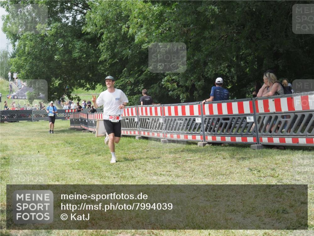 21.06.2025 - 27. Vierlanden-Triathlon KatJ http://msf.ph/oto/7994039 15.06.2025 12:41:33 Ziel 20, 753 meine-sportfotos.de