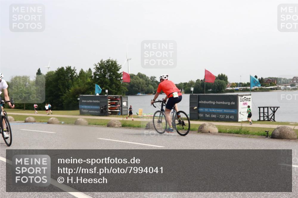 15.06.2025 - 27. Vierlanden-Triathlon H.Heesch http://msf.ph/oto/7994041 15.06.2025 11:20:10 Radfahren 3, 115, 232, 789, 811, 852, 968 meine-sportfotos.de