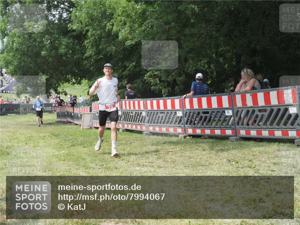 21.06.2025 - 27. Vierlanden-Triathlon KatJ http://msf.ph/oto/7994067 15.06.2025 12:41:34 Ziel 20, 753 meine-sportfotos.de