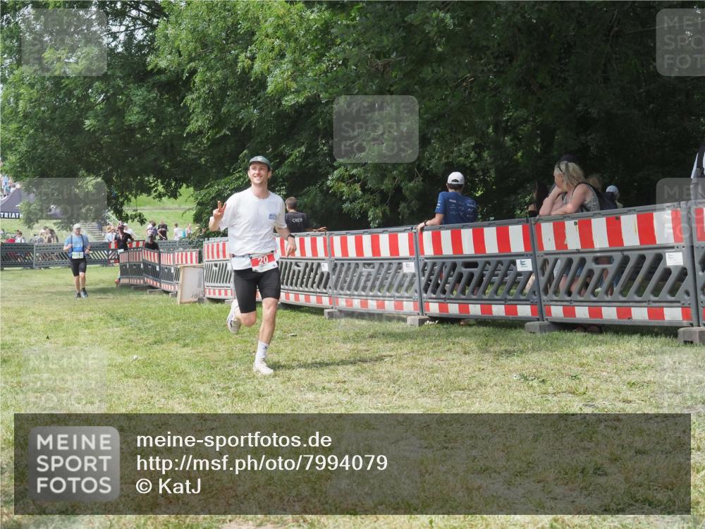 21.06.2025 - 27. Vierlanden-Triathlon KatJ http://msf.ph/oto/7994079 15.06.2025 12:41:34 Ziel 20, 753 meine-sportfotos.de