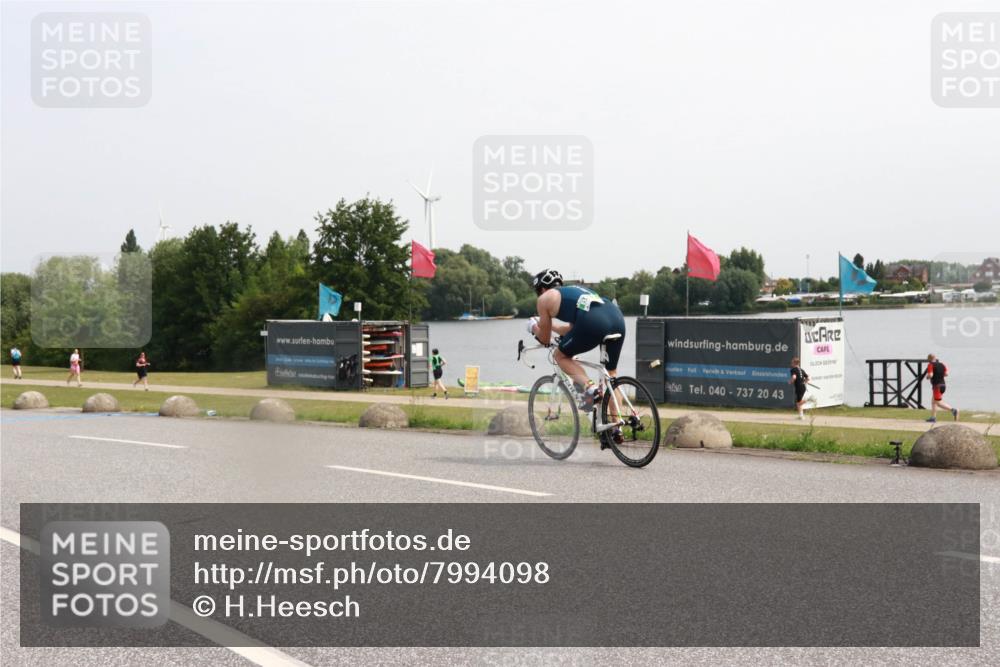 15.06.2025 - 27. Vierlanden-Triathlon H.Heesch http://msf.ph/oto/7994098 15.06.2025 11:20:16 Radfahren 115, 789, 852, 861, 968 meine-sportfotos.de