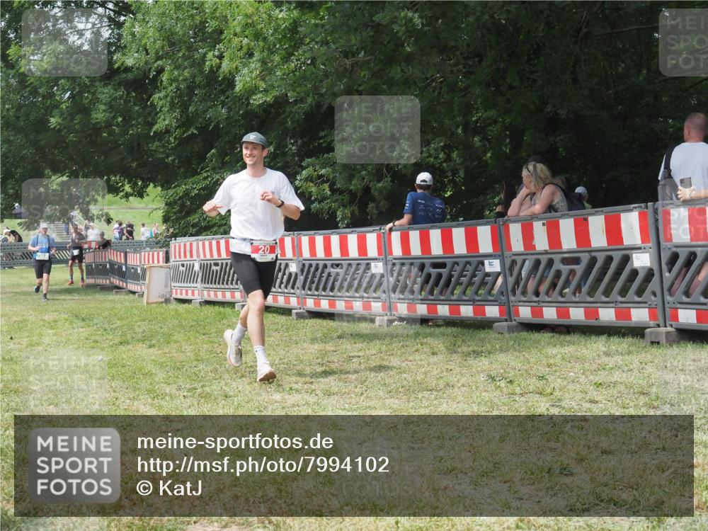21.06.2025 - 27. Vierlanden-Triathlon KatJ http://msf.ph/oto/7994102 15.06.2025 12:41:34 Ziel 20, 753 meine-sportfotos.de