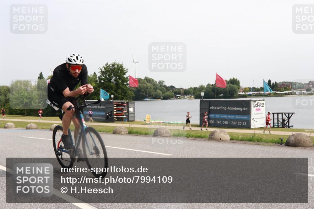 15.06.2025 - 27. Vierlanden-Triathlon H.Heesch http://msf.ph/oto/7994109 15.06.2025 11:20:35 Radfahren 114 meine-sportfotos.de