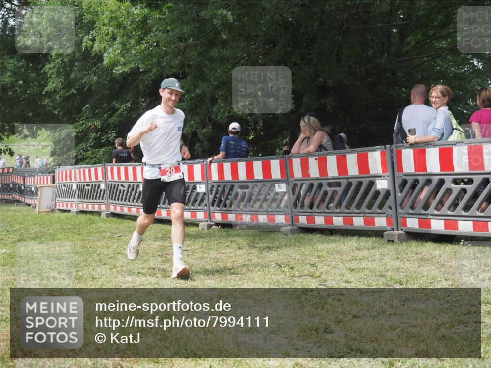 21.06.2025 - 27. Vierlanden-Triathlon KatJ http://msf.ph/oto/7994111 15.06.2025 12:41:34 Ziel 20, 753 meine-sportfotos.de
