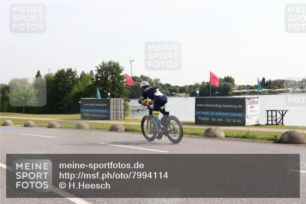 15.06.2025 - 27. Vierlanden-Triathlon H.Heesch http://msf.ph/oto/7994114 15.06.2025 09:06:26 Radfahren 235, 236 meine-sportfotos.de