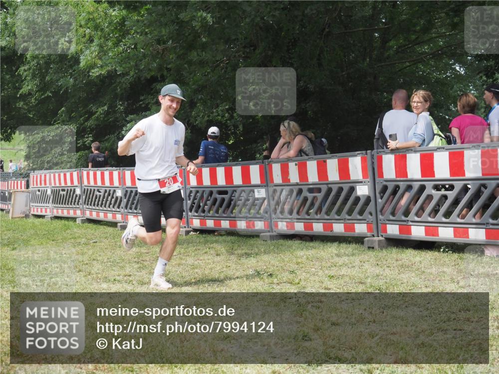 21.06.2025 - 27. Vierlanden-Triathlon KatJ http://msf.ph/oto/7994124 15.06.2025 12:41:35 Ziel 20, 753 meine-sportfotos.de