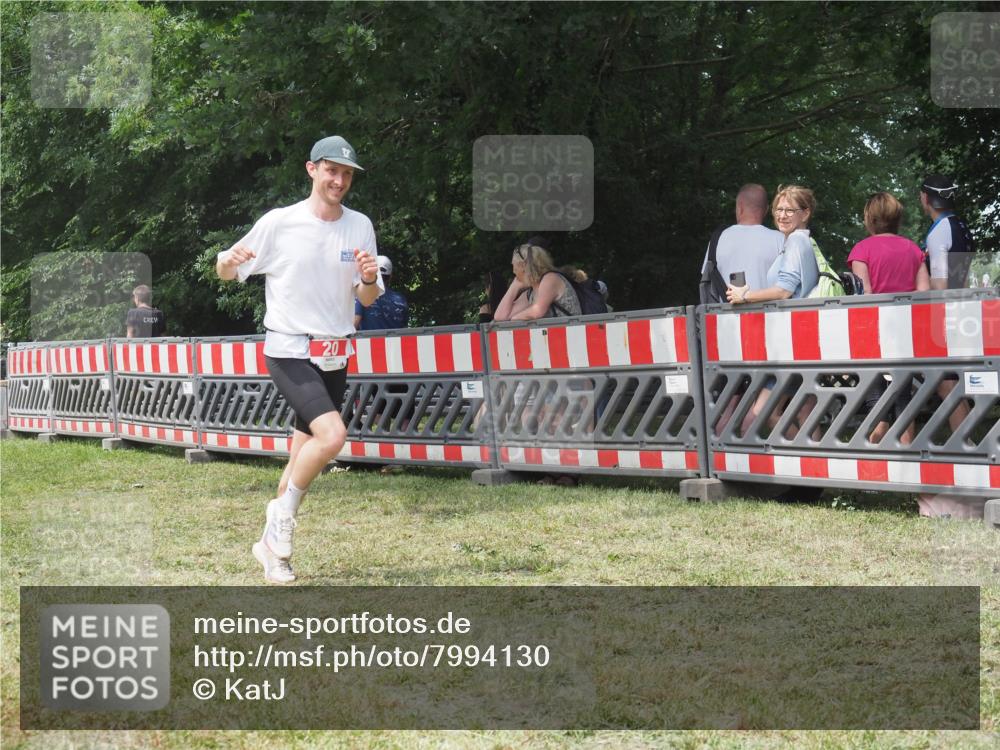 21.06.2025 - 27. Vierlanden-Triathlon KatJ http://msf.ph/oto/7994130 15.06.2025 12:41:35 Ziel 20, 753 meine-sportfotos.de