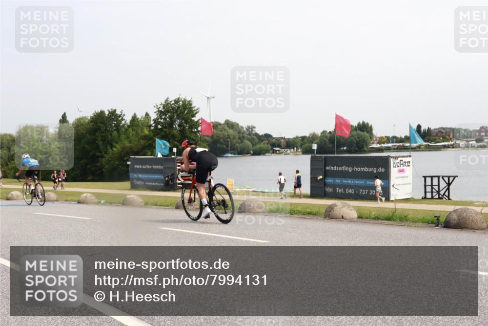 15.06.2025 - 27. Vierlanden-Triathlon H.Heesch http://msf.ph/oto/7994131 15.06.2025 11:20:51 Radfahren 237, 952, 962 meine-sportfotos.de