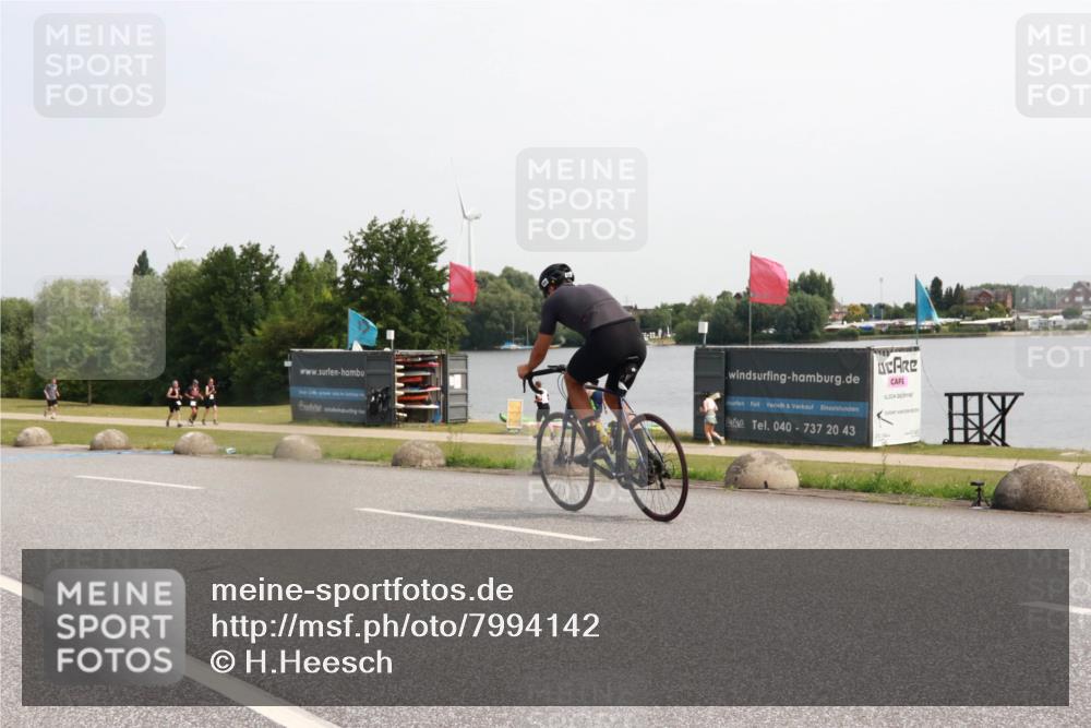 15.06.2025 - 27. Vierlanden-Triathlon H.Heesch http://msf.ph/oto/7994142 15.06.2025 11:20:52 Radfahren 237, 952, 962 meine-sportfotos.de