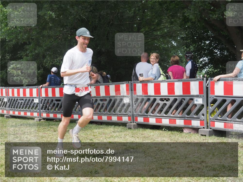 21.06.2025 - 27. Vierlanden-Triathlon KatJ http://msf.ph/oto/7994147 15.06.2025 12:41:35 Ziel 20, 753 meine-sportfotos.de