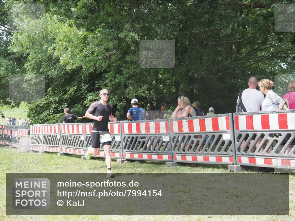 21.06.2025 - 27. Vierlanden-Triathlon KatJ http://msf.ph/oto/7994154 15.06.2025 12:41:41 Ziel 753 meine-sportfotos.de