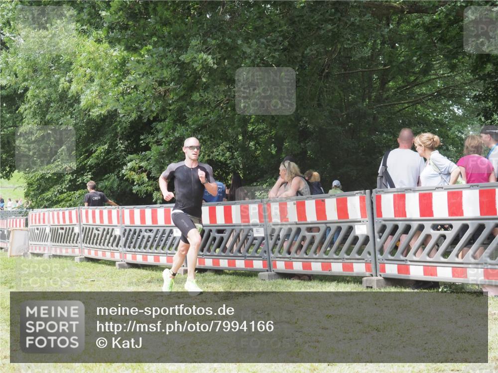 21.06.2025 - 27. Vierlanden-Triathlon KatJ http://msf.ph/oto/7994166 15.06.2025 12:41:42 Ziel 753 meine-sportfotos.de