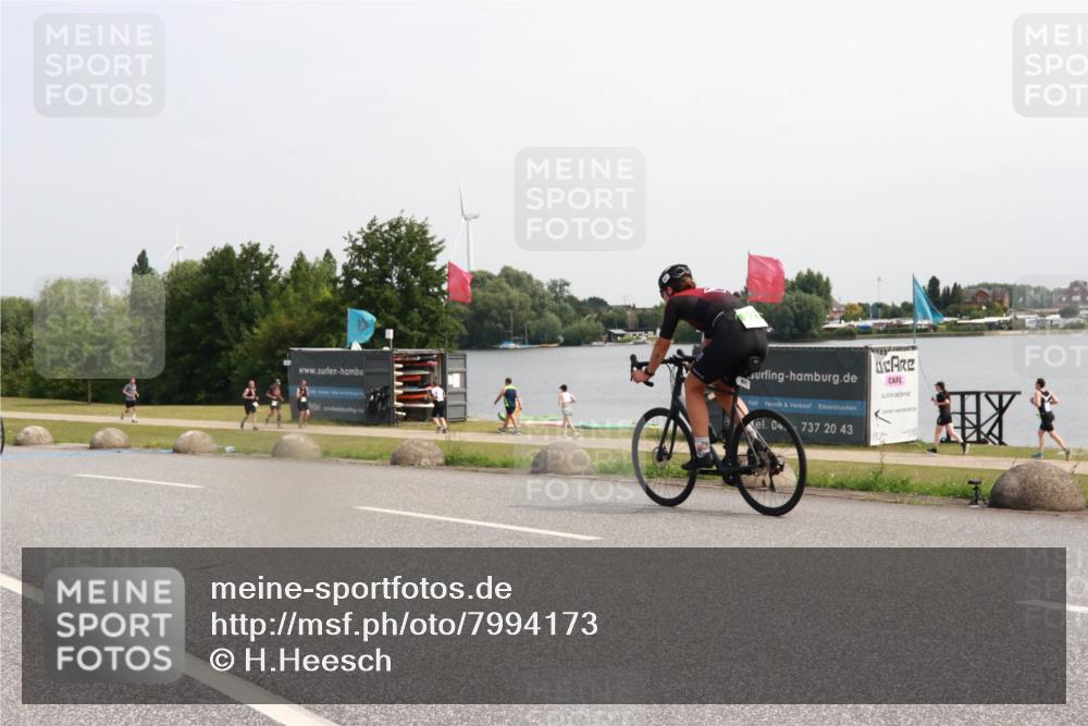 15.06.2025 - 27. Vierlanden-Triathlon H.Heesch http://msf.ph/oto/7994173 15.06.2025 11:20:55 Radfahren 237, 921, 952, 958, 962, 966 meine-sportfotos.de