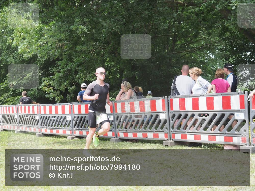 21.06.2025 - 27. Vierlanden-Triathlon KatJ http://msf.ph/oto/7994180 15.06.2025 12:41:42 Ziel 753 meine-sportfotos.de