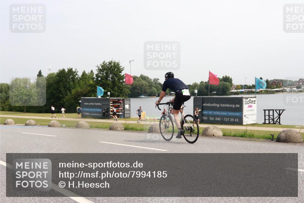 15.06.2025 - 27. Vierlanden-Triathlon H.Heesch http://msf.ph/oto/7994185 15.06.2025 11:21:02 Radfahren 856, 921, 966 meine-sportfotos.de