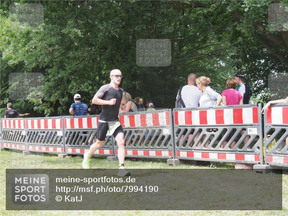 21.06.2025 - 27. Vierlanden-Triathlon KatJ http://msf.ph/oto/7994190 15.06.2025 12:41:42 Ziel 753 meine-sportfotos.de