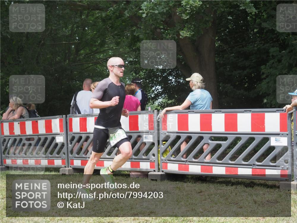 21.06.2025 - 27. Vierlanden-Triathlon KatJ http://msf.ph/oto/7994203 15.06.2025 12:41:43 Ziel 753 meine-sportfotos.de