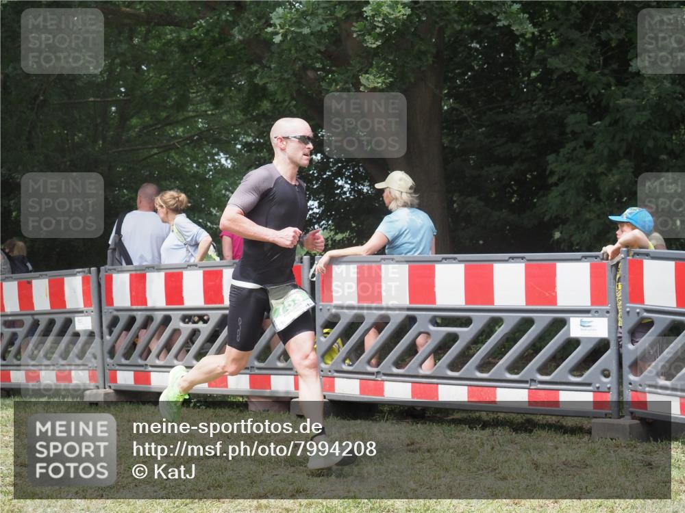 21.06.2025 - 27. Vierlanden-Triathlon KatJ http://msf.ph/oto/7994208 15.06.2025 12:41:43 Ziel 753 meine-sportfotos.de