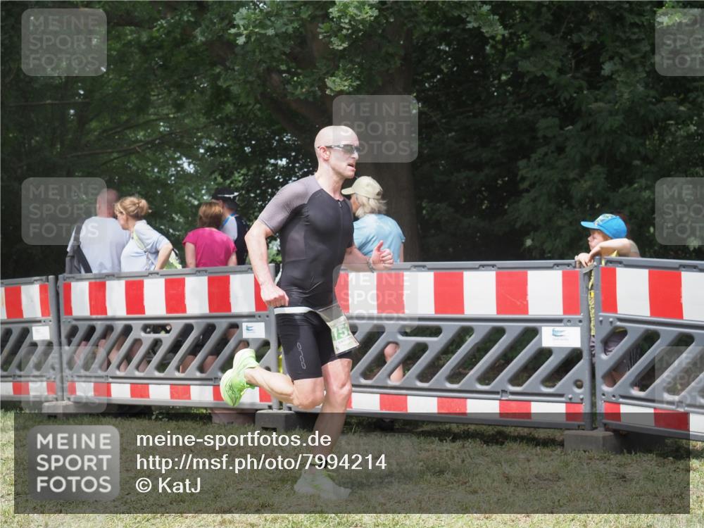 21.06.2025 - 27. Vierlanden-Triathlon KatJ http://msf.ph/oto/7994214 15.06.2025 12:41:43 Ziel 753 meine-sportfotos.de