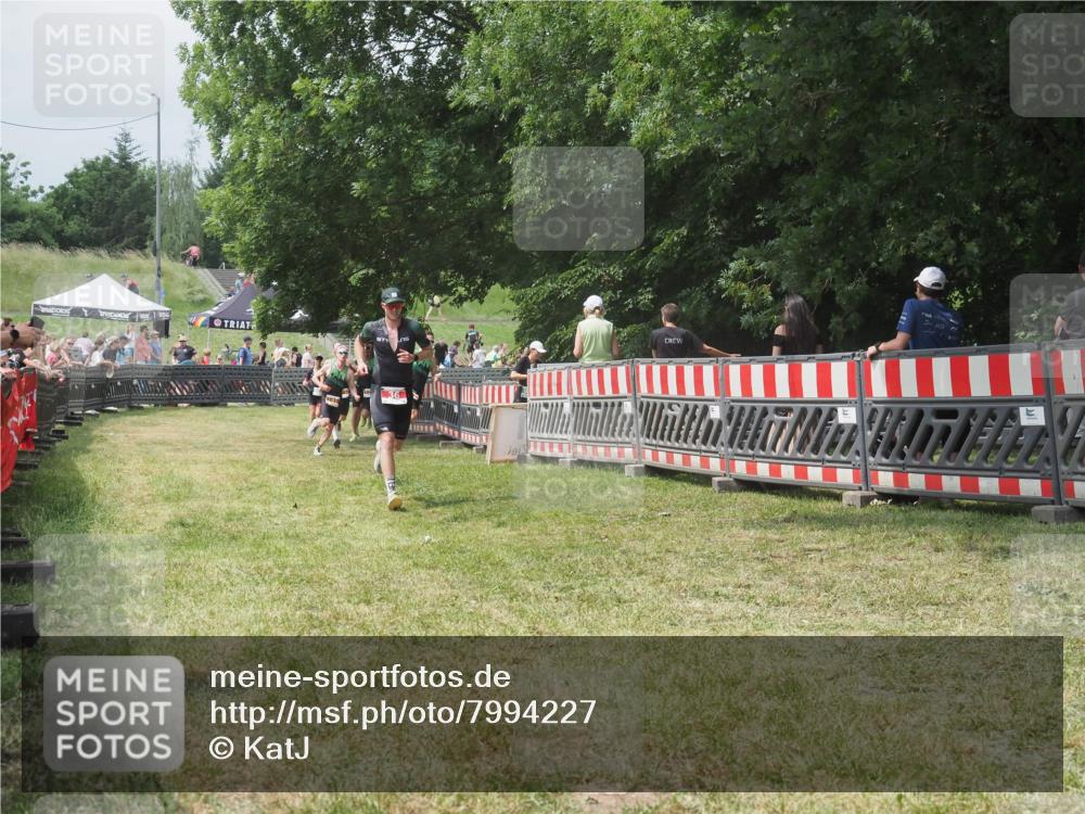 21.06.2025 - 27. Vierlanden-Triathlon KatJ http://msf.ph/oto/7994227 15.06.2025 12:42:37 Ziel 36 meine-sportfotos.de