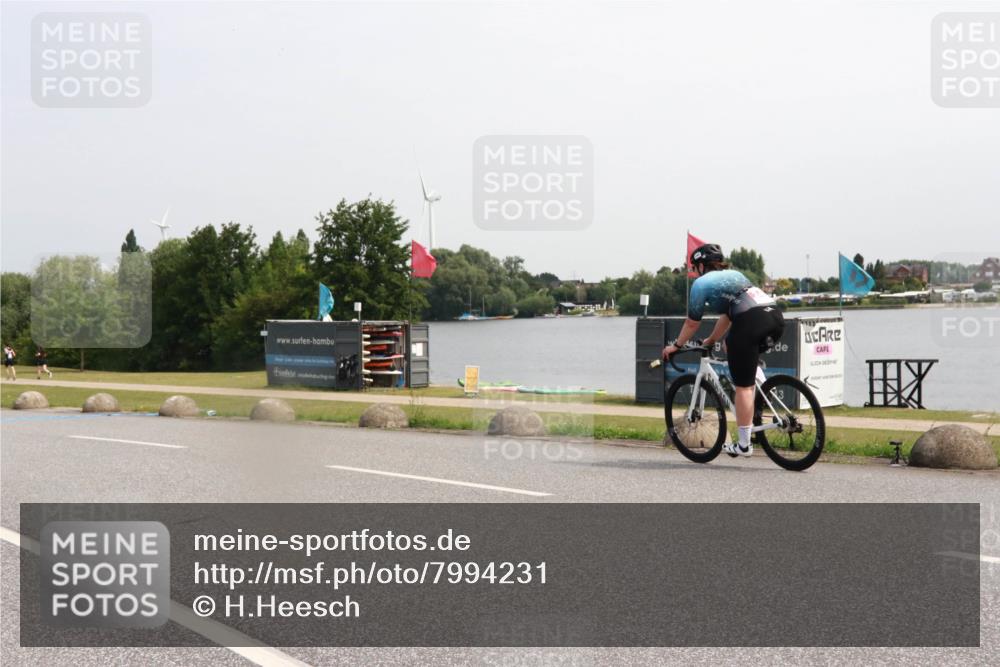 15.06.2025 - 27. Vierlanden-Triathlon H.Heesch http://msf.ph/oto/7994231 15.06.2025 11:21:10 Radfahren 93, 142, 856 meine-sportfotos.de